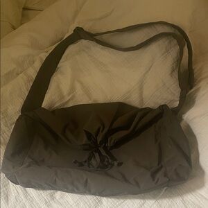 Uniqlo Drawstring Bag in Army Green